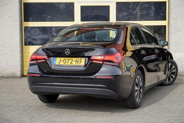 Mercedes-Benz A-KLASSE 180 Automaat! Business Solution BJ2020 Lmv 16" | Led V+A | Pdc | Navi | Virtual cockpit | Climate control | Cruise control | Verwarmde voorstoelen | Getint glas