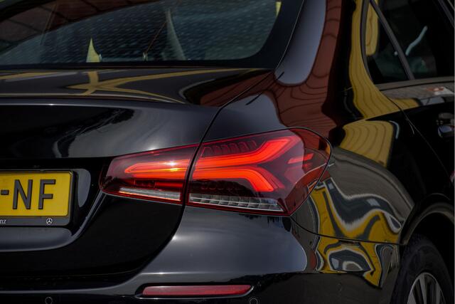 Mercedes-Benz A-KLASSE 180 Automaat! Business Solution BJ2020 Lmv 16" | Led V+A | Pdc | Navi | Virtual cockpit | Climate control | Cruise control | Verwarmde voorstoelen | Getint glas