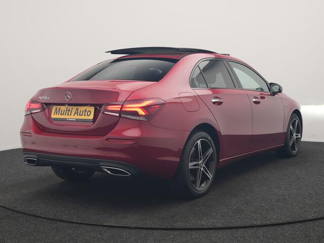 Mercedes-Benz A-KLASSE 250 e Premium PHEV 218pk Dealer O.H | Trekhaak Af Fabriek | Panodak | Adaptive Cruise | Multibeam LED | Burmester Audio | 360 Camera | Lederen Sportstoelen Massage & Memory | Keyless | Stuur & Stoelverwarming | Apple Carplay | Navigatie | Virtual | DAB | 18"L.M | Plug In Hybrid |