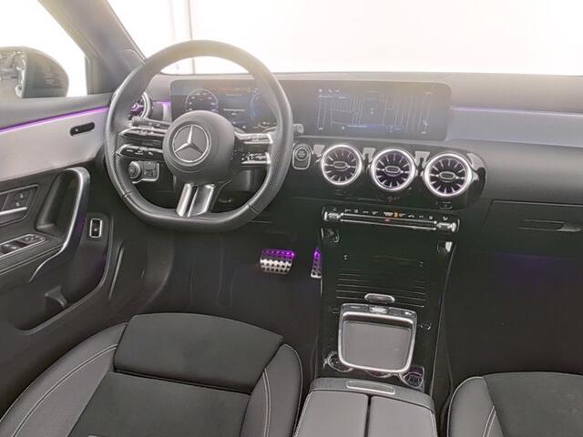 Mercedes-Benz A-KLASSE 250 e AMG Plug-In Hybride AMG Line | Night Pakket | Ledkoplampen | Parkeerpakket met achteruitrijcamera | Stuur en Stoelverwarming | 19 Inch AMG Velgen. Inclusief 24 maanden Mercedes-Benz Certified garantie voor Europa. – foto 5