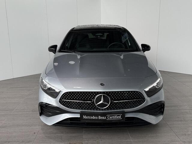 Mercedes-Benz A-KLASSE 180 Business Solution AMG | Panoramadak | Widescreen | Sfeerverlichting | Parkeercamera | Stoelverwarming |