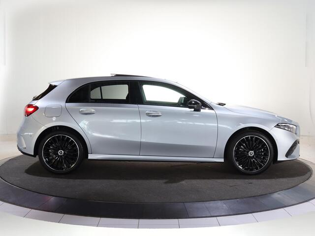 Mercedes-Benz A-KLASSE 250e Business Solution AMG | Panoramadak | Premium Plus | 19" AMG-velgen | HUD | Dodehoekassistent | Elek. Stoelen met Geheugen | Keyless Entry/Go |