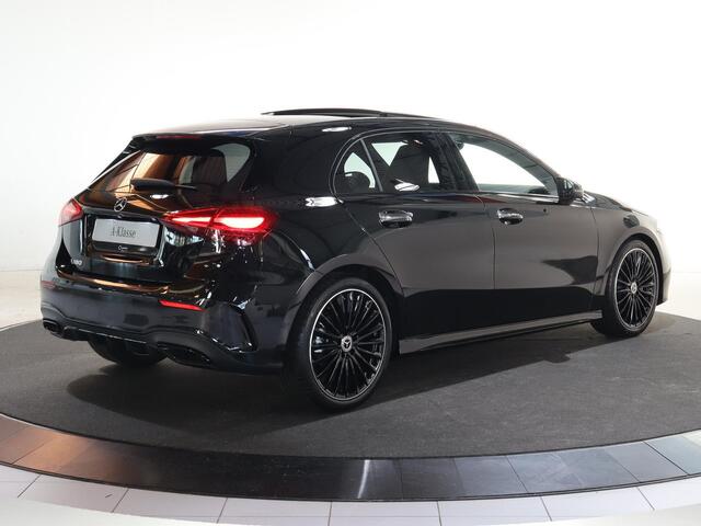 Mercedes-Benz A-KLASSE 180 Business Solution AMG | AMG Line Plus | Premium Plus | Nightpakket | Panoramadak | HUD | Stoelverwarming | 360° Camera | Dodehoekassistent |