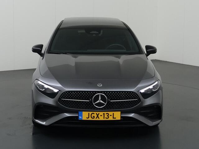 Mercedes-Benz A-KLASSE 180 Business Solution AMG | Night | Panoramaschuifdak | Achteruitrijcamera | Sfeerverlichting| MULTIBEAM LED | 19 inch AMG-velgen |