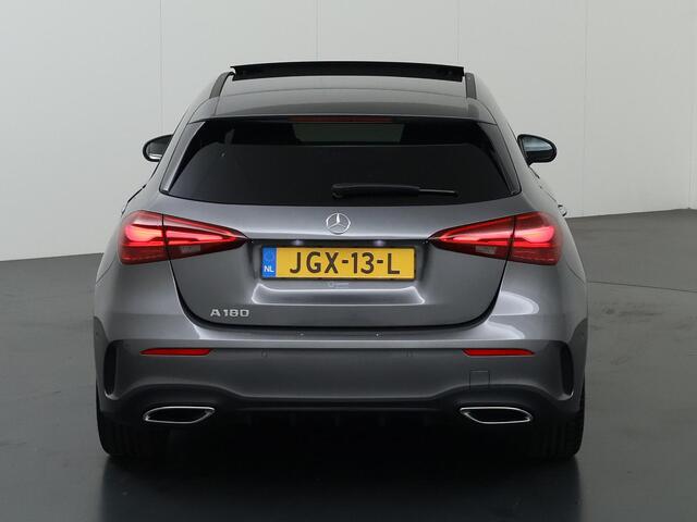 Mercedes-Benz A-KLASSE 180 Business Solution AMG | Night | Panoramaschuifdak | Achteruitrijcamera | Sfeerverlichting| MULTIBEAM LED | 19 inch AMG-velgen |