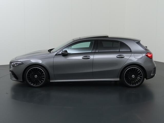 Mercedes-Benz A-KLASSE 180 Business Solution AMG | Night | Panoramaschuifdak | Achteruitrijcamera | Sfeerverlichting| MULTIBEAM LED | 19 inch AMG-velgen |