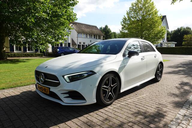 Mercedes-Benz A-KLASSE 200 Business Solution AMG | Panorama dak | Sfeerverlichting | Memory | Stoelverwarming | BTW |