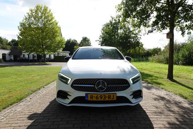 Mercedes-Benz A-KLASSE 200 Business Solution AMG | Panorama dak | Sfeerverlichting | Memory | Stoelverwarming | BTW |