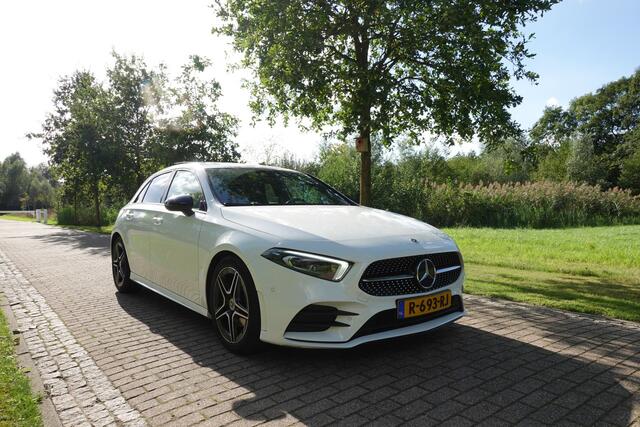Mercedes-Benz A-KLASSE 200 Business Solution AMG | Panorama dak | Sfeerverlichting | Memory | Stoelverwarming | BTW |