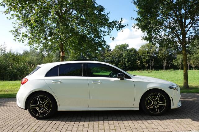 Mercedes-Benz A-KLASSE 200 Business Solution AMG | Panorama dak | Sfeerverlichting | Memory | Stoelverwarming | BTW |