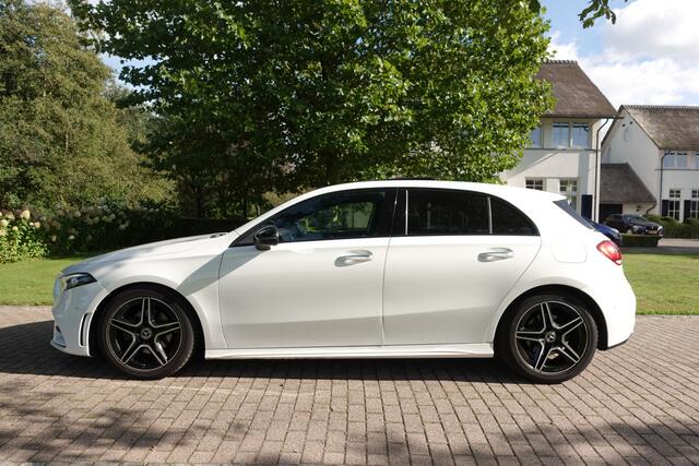 Mercedes-Benz A-KLASSE 200 Business Solution AMG | Panorama dak | Sfeerverlichting | Memory | Stoelverwarming | BTW |