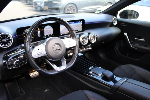 Mercedes-Benz A-KLASSE 180 d | AMG | Night Pakket | Panorma