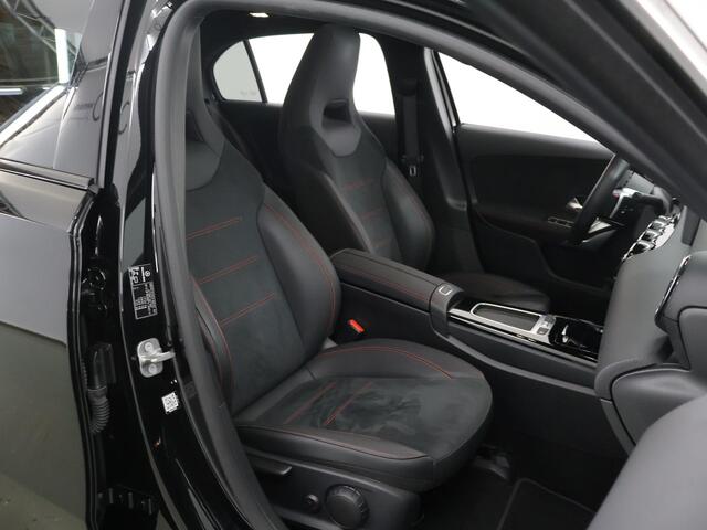 Mercedes-Benz A-KLASSE 180 AMG Line | Panoramadak | Matrix Led koplampen | Sportstoelen | Adaptieve Cruise control |