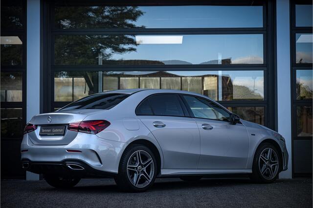 Mercedes-Benz A-KLASSE 250 e AMG Line * Pano * Night-pakket * Distronic