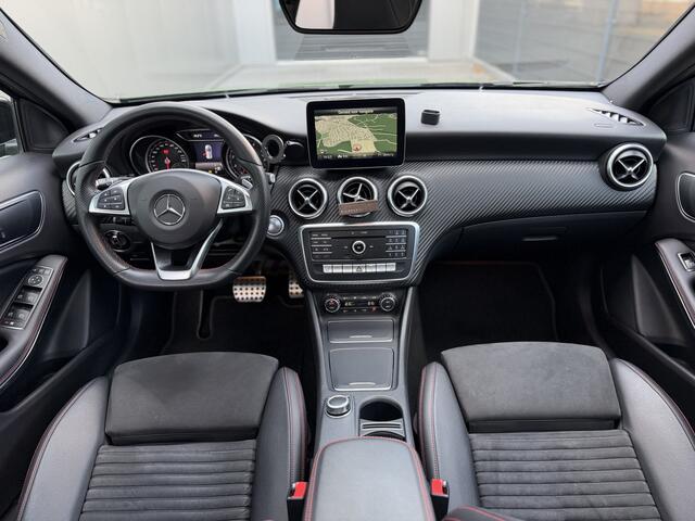 Mercedes-Benz A-KLASSE 180 AMG Night | Panorama | 18" | Camera | Dealeronderhouden !