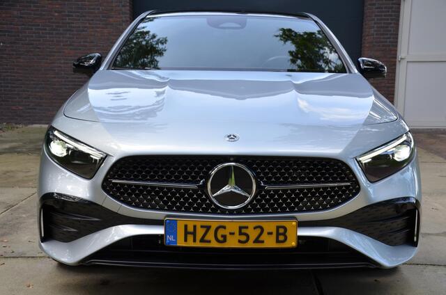 Mercedes-Benz A-KLASSE 250 e Business Solution AMG Automaat/Led/Navi/Pdc/Ecc/Panoramadak/Achteruitrijcamera/Stoelverwarming/Cr-Controle/Privacy-Glass/Lmv/19-Inch Lmv/ Elektrisch verstelbare voorstoelen met geheugenfunctie/360°-camera