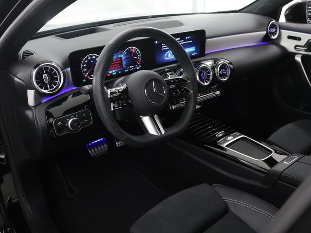 Mercedes-Benz A-KLASSE 250 e Business Solution AMG | Panoramaschuifdak | AMG Plus Line | Head up | Nightpakket | 19 inch AMG-velgen |