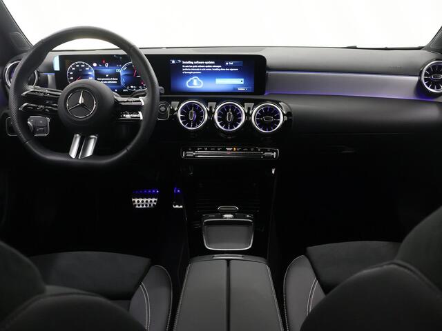 Mercedes-Benz A-KLASSE 250 e Business Solution AMG | Panoramaschuifdak | AMG Plus Line | Head up | Nightpakket | 19 inch AMG-velgen |