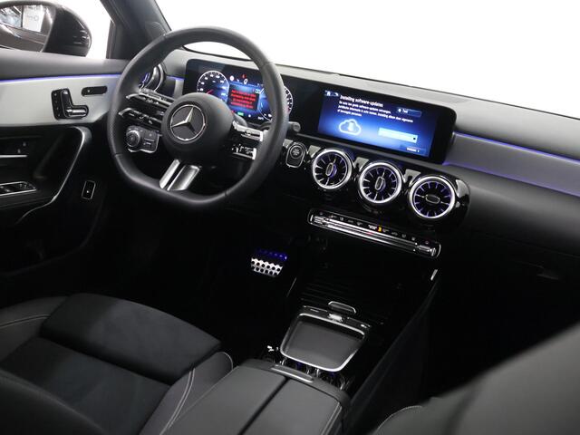 Mercedes-Benz A-KLASSE 250 e Business Solution AMG | Panoramaschuifdak | AMG Plus Line | Head up | Nightpakket | 19 inch AMG-velgen |