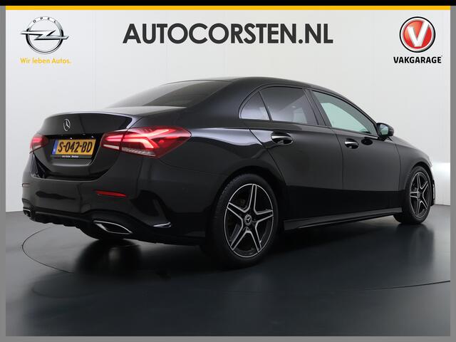Mercedes-Benz A-KLASSE Sedan 180 Automaat AMG Line Night Premium Stoelverwarming Camera Apple Carplay Android Auto Navi Ecc Keyless-go Pdc Cruise Control Regensensor Privacy Glas Led-High Performance Isofix Bluetooth DAB 1e Eigenaar Origineel Nederlandse Auto