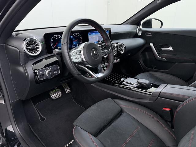 Mercedes-Benz A-KLASSE Sedan 180 Automaat AMG Line Night Premium Stoelverwarming Camera Apple Carplay Android Auto Navi Ecc Keyless-go Pdc Cruise Control Regensensor Privacy Glas Led-High Performance Isofix Bluetooth DAB 1e Eigenaar Origineel Nederlandse Auto