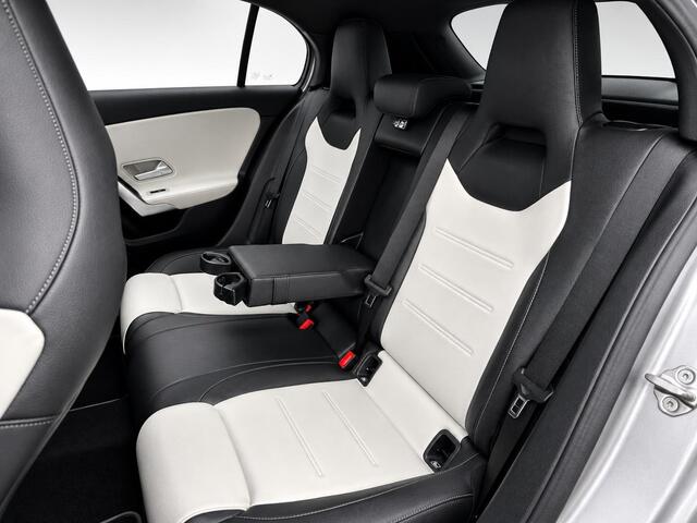 Mercedes-Benz A-KLASSE 250|AMG Premium paint|PANO |2Tone-Leer|Camera|Burmester-Audio|SfeerLicht | Premium Plus