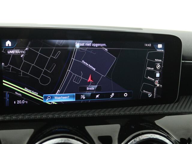 Mercedes-Benz A-KLASSE 180 Business Solution !(Zonnedak rolt niet op)! | Panoramadak | Trekhaak | Camera | Stoelverwarming | Onderweg-naar-dealer