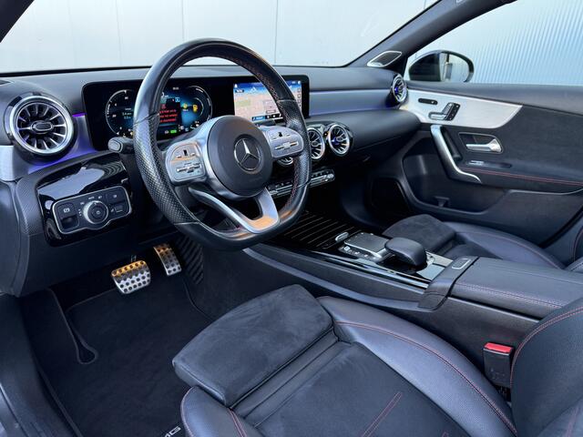 Mercedes-Benz A-KLASSE 250 e Premium Plus Automaat AMG-Pakket/SOH 97,5%.