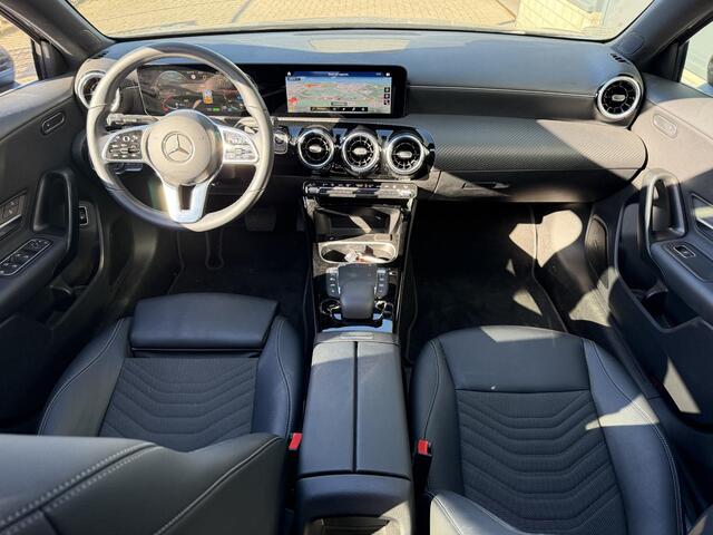 Mercedes-Benz A-KLASSE 250 e Business Line 17"/Panoramadak/Adaptieve cruise/Dodehoek/Stoelverwarming/LED/PDC v+a/Apple Carplay & Android Auto