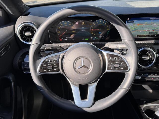 Mercedes-Benz A-KLASSE 250 e Business Line 17"/Panoramadak/Adaptieve cruise/Dodehoek/Stoelverwarming/LED/PDC v+a/Apple Carplay & Android Auto