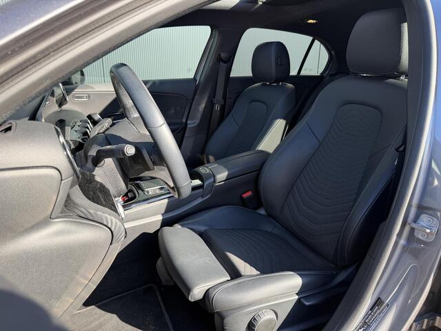 Mercedes-Benz A-KLASSE 250 e Business Line 17"/Panoramadak/Adaptieve cruise/Dodehoek/Stoelverwarming/LED/PDC v+a/Apple Carplay & Android Auto