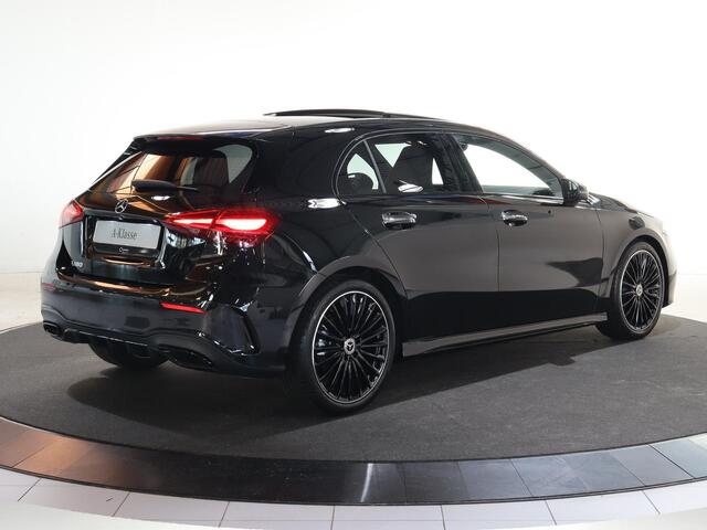 Mercedes-Benz A-KLASSE 180 Business Solution AMG | AMG Line Plus | Premium Plus | Nightpakket | Panoramadak | HUD | Stoelverwarming | 360° Camera | Dodehoekassistent |