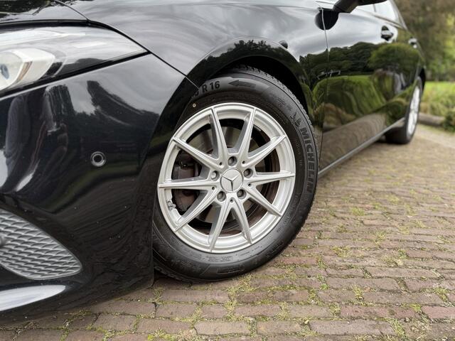 Mercedes-Benz A-KLASSE 200 Business Solution | Leder | Camera | Stoelverwarming | Nieuwe Service & APK | Garantie |