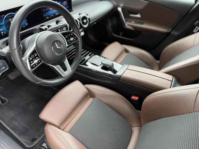 Mercedes-Benz A-KLASSE 200 Business Solution | Leder | Camera | Stoelverwarming | Nieuwe Service & APK | Garantie |