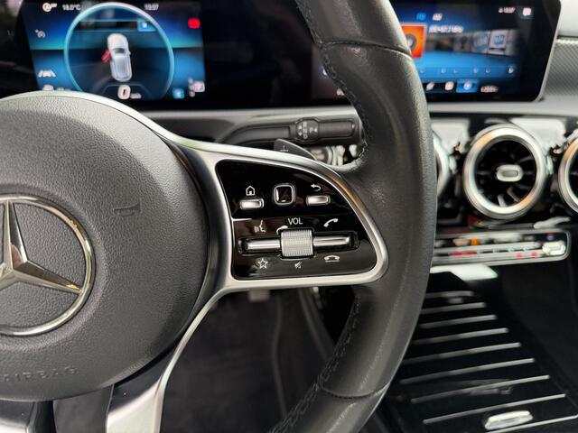 Mercedes-Benz A-KLASSE 200 Business Solution | Leder | Camera | Stoelverwarming | Nieuwe Service & APK | Garantie |