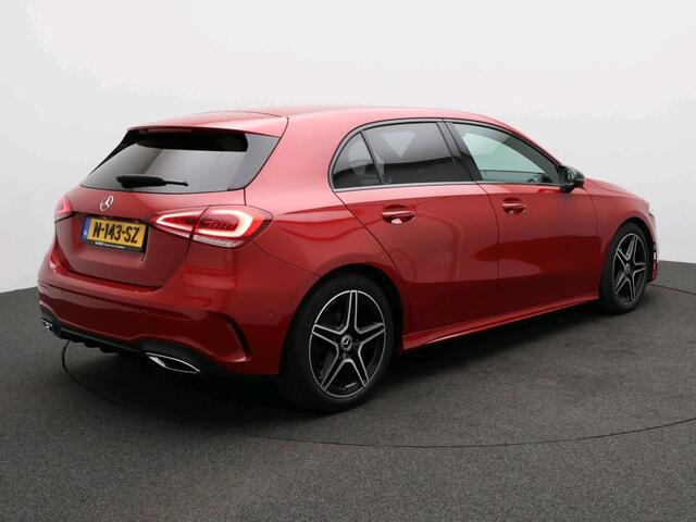 Mercedes-Benz A-KLASSE 180 AMG Nightpakket | Sfeerverlichting | Stoelverwarming | DAB | LED | Parkeerpakket met Camera | Inclusief 24 maanden Mercedes-Benz Certified garantie voor Europa.