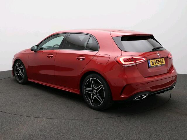 Mercedes-Benz A-KLASSE 180 AMG Nightpakket | Sfeerverlichting | Stoelverwarming | DAB | LED | Parkeerpakket met Camera | Inclusief 24 maanden Mercedes-Benz Certified garantie voor Europa.