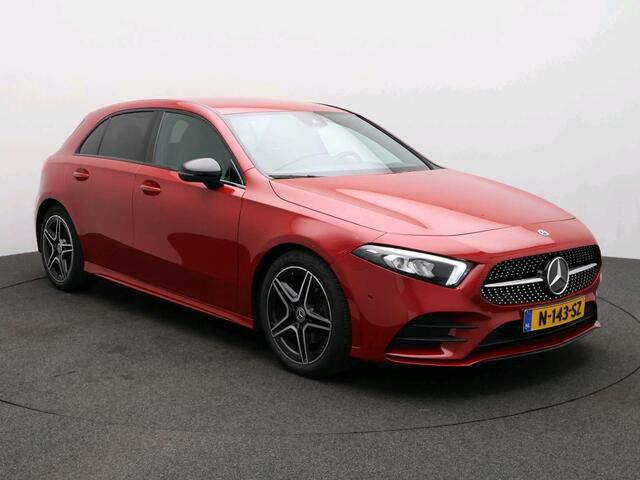 Mercedes-Benz A-KLASSE 180 AMG Nightpakket | Sfeerverlichting | Stoelverwarming | DAB | LED | Parkeerpakket met Camera | Inclusief 24 maanden Mercedes-Benz Certified garantie voor Europa.