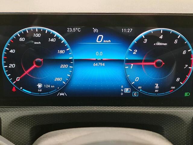 Mercedes-Benz A-KLASSE 180 AMG Nightpakket | Sfeerverlichting | Stoelverwarming | DAB | LED | Parkeerpakket met Camera | Inclusief 24 maanden Mercedes-Benz Certified garantie voor Europa.