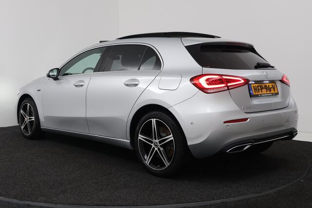 Mercedes-Benz A-KLASSE 250 e Business Solution AMG Limited (PANORAMADAK, SFEERVERLICHTING, BURMEISTER, CAMERA, SFEERVERLICHTING, STOELVERWARMING)
