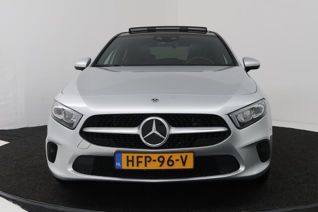 Mercedes-Benz A-KLASSE 250 e Business Solution AMG Limited (PANORAMADAK, SFEERVERLICHTING, BURMEISTER, CAMERA, SFEERVERLICHTING, STOELVERWARMING)