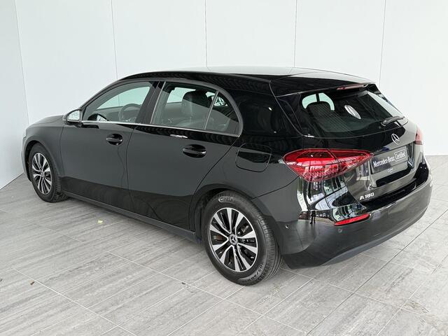 Mercedes-Benz A-KLASSE 180 Star Edition | Widescreen | Achteruitrijcamera | Led-koplampen | Parkeer assistent | Stoelverwarming |