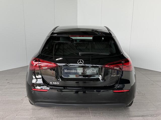 Mercedes-Benz A-KLASSE 180 Star Edition | Widescreen | Achteruitrijcamera | Led-koplampen | Parkeer assistent | Stoelverwarming |
