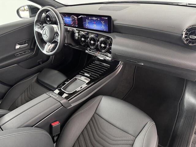 Mercedes-Benz A-KLASSE 180 Star Edition | Widescreen | Achteruitrijcamera | Led-koplampen | Parkeer assistent | Stoelverwarming |