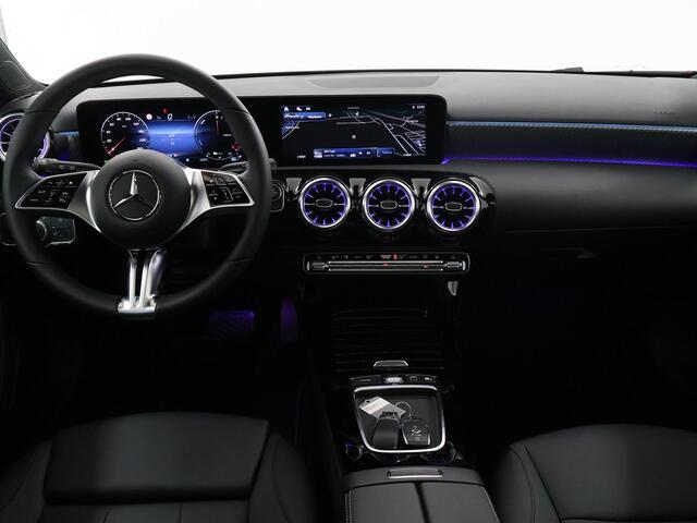 Mercedes-Benz A-KLASSE 250e Star Edition Luxury Line | Panoramadak | Keyless Entry | Trekhaak | LED-koplampen | Achteruitrijcamera |
