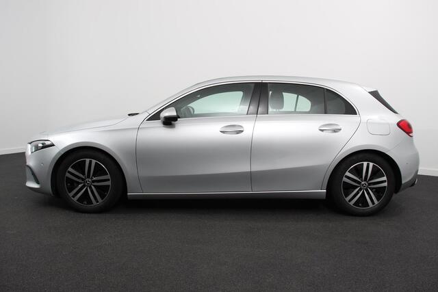 Mercedes-Benz A-KLASSE 180 Progressive 7-DCT Navigatie Climate Control Virtual Cockpit Stoelverwarming 17" Lichtmetalen velgen Parkeer sensoren Cruise Control