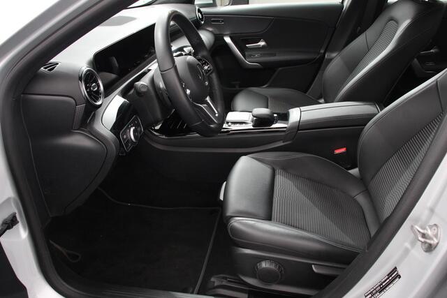 Mercedes-Benz A-KLASSE 180 Progressive 7-DCT Navigatie Climate Control Virtual Cockpit Stoelverwarming 17" Lichtmetalen velgen Parkeer sensoren Cruise Control