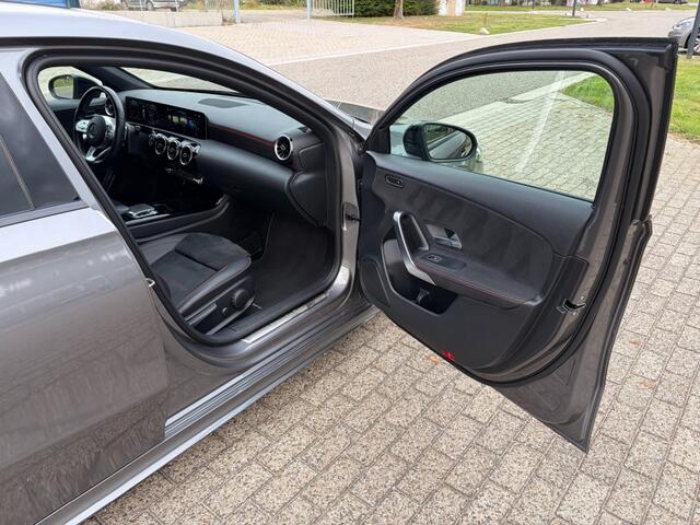 Mercedes-Benz A-KLASSE 200 AMG Night Pakket Navi Led
