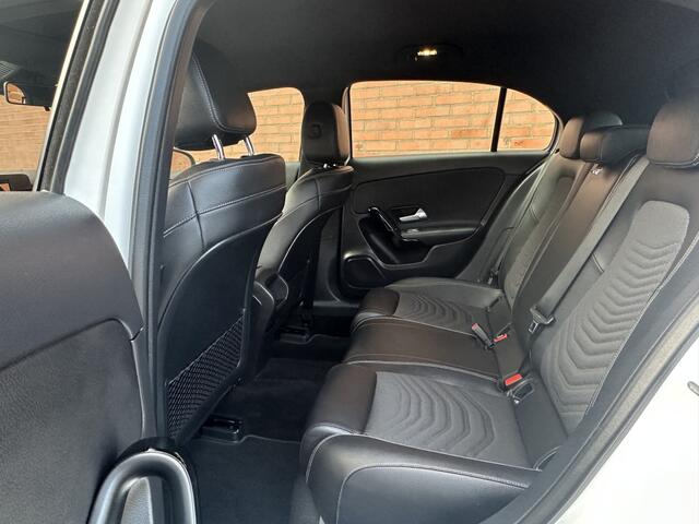 Mercedes-Benz A-KLASSE Progressive Camera Navigatie Half leder Sportstoelen