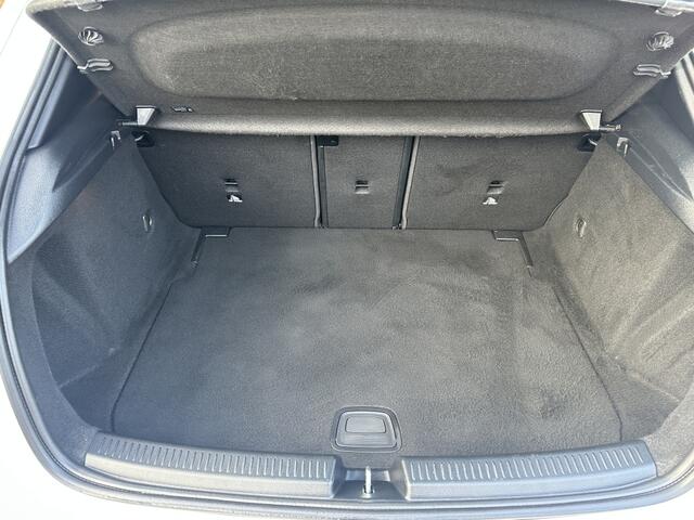 Mercedes-Benz A-KLASSE Progressive Camera Navigatie Half leder Sportstoelen